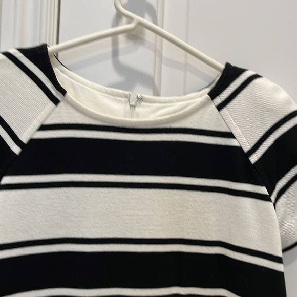 Cotton black/off-white A-line dress new never worn front pockets w/nice buttons - Picture 10 of 12